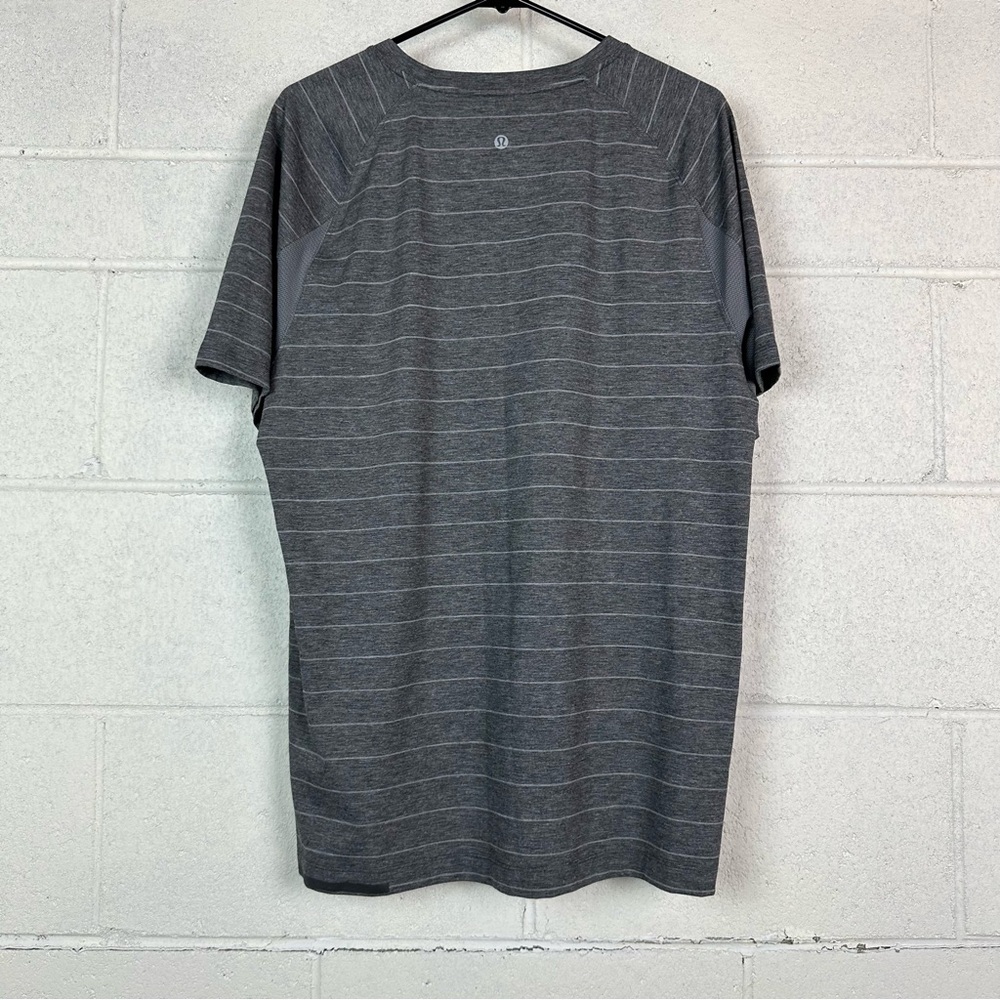 Lululemon Athletica Men's Gray Striped Shirt size L-XL